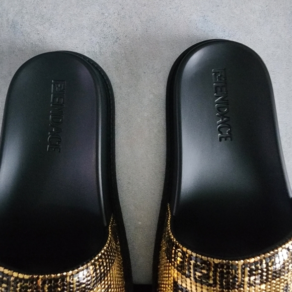 Fendance limited edition slides - Picture 7 of 8